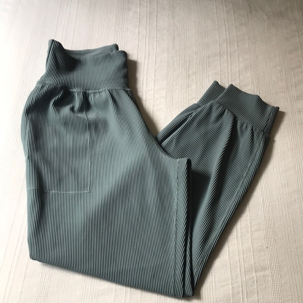 ATHLETA | Salutation Rib Jogger
